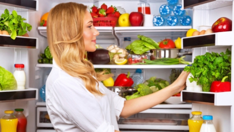 жена хладилник здравословно