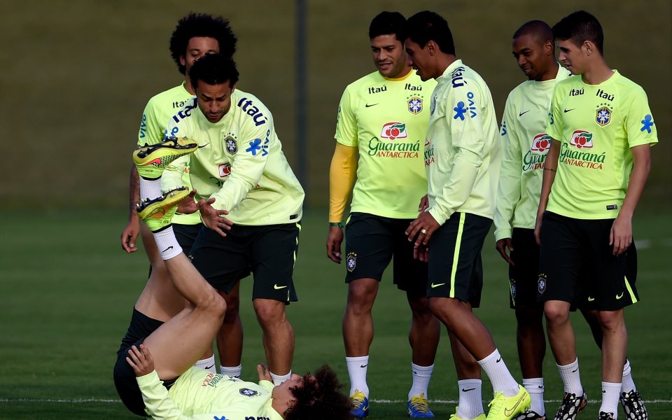 ВИДЕО: Бразилските футболисти с жест към Неймар