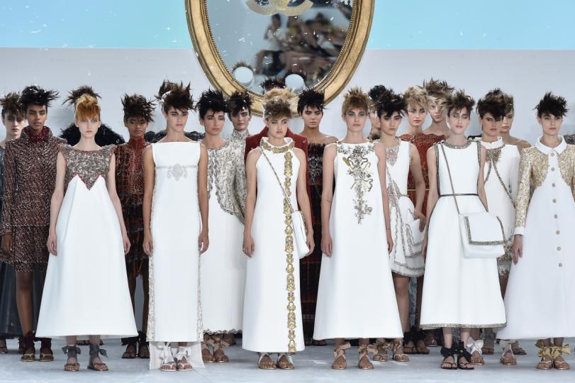 Карл Лагерфелд – креативен директор на Chanel, представи модните си виждания за сезон есен/зима 2014-2015 по време на Седмицата на модата в Париж