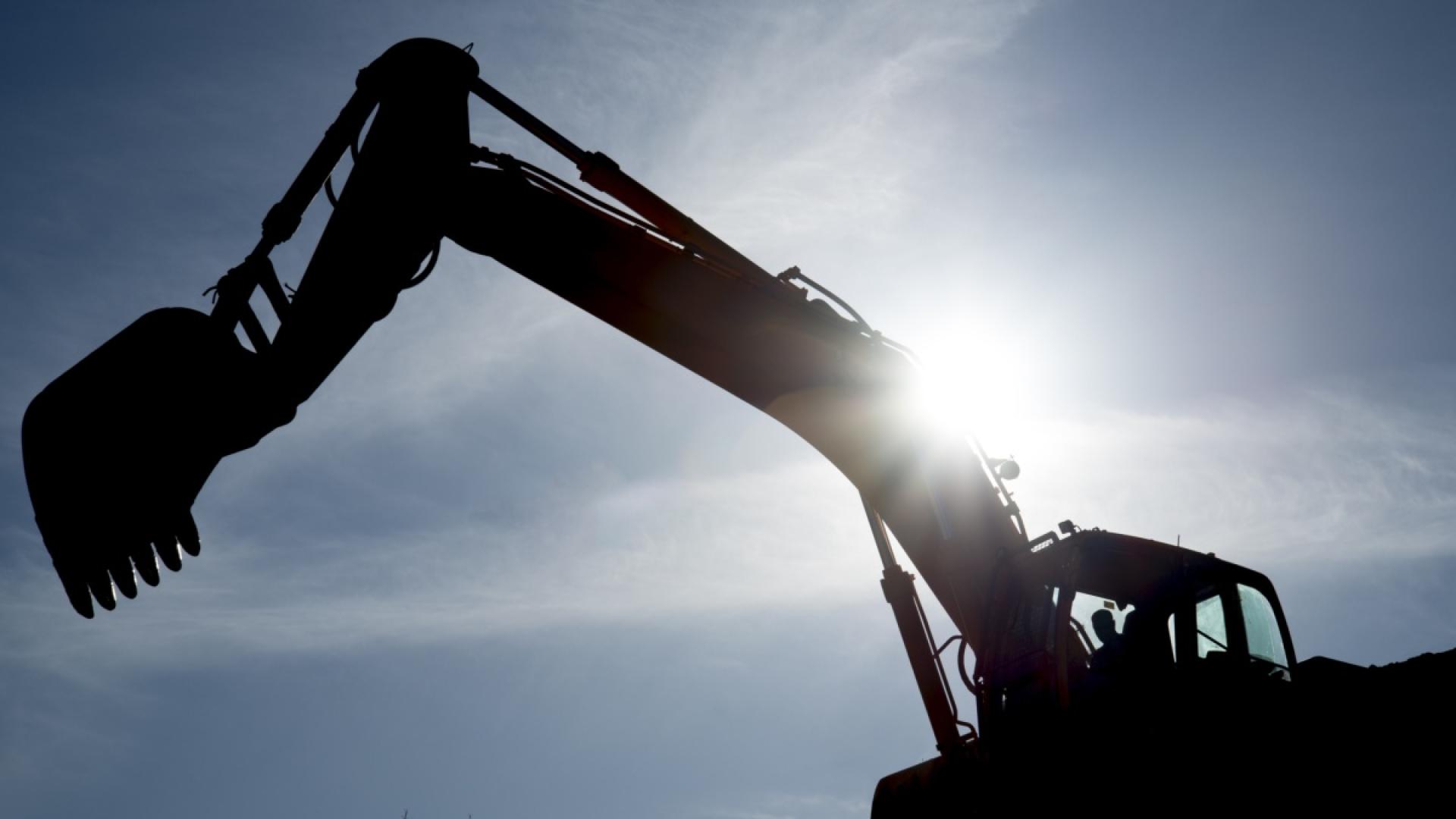 Няколко работници са били затрупани под земята днес докато копаели