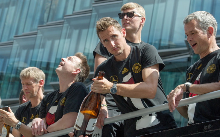 Световните шампиони се завръщат по клубовете си