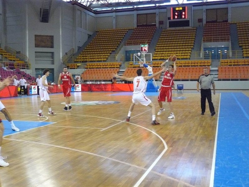 баскетбол младежи Крис Минков Александър Везенков Петко Делев1