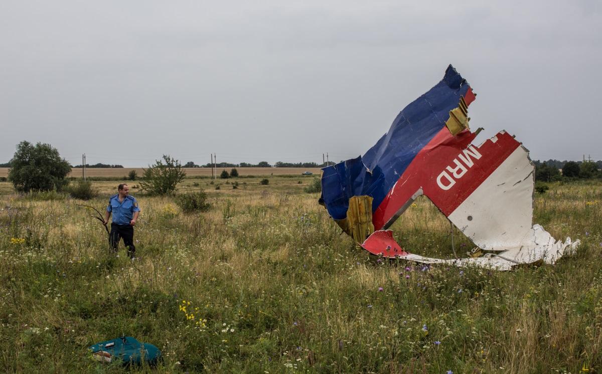 Киев и сепаратистите се обвиняват взаимно за самолета