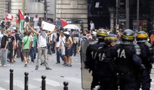 По улиците на Париж се развяваше палестинското знаме