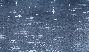 Пороен дъжд наводни улиците на Слънчев бряг