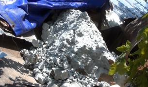 Скала с маса близо 3 тона падна върху къща в Кричим