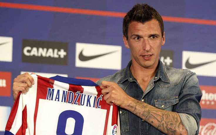 Манджукич претърпя операция