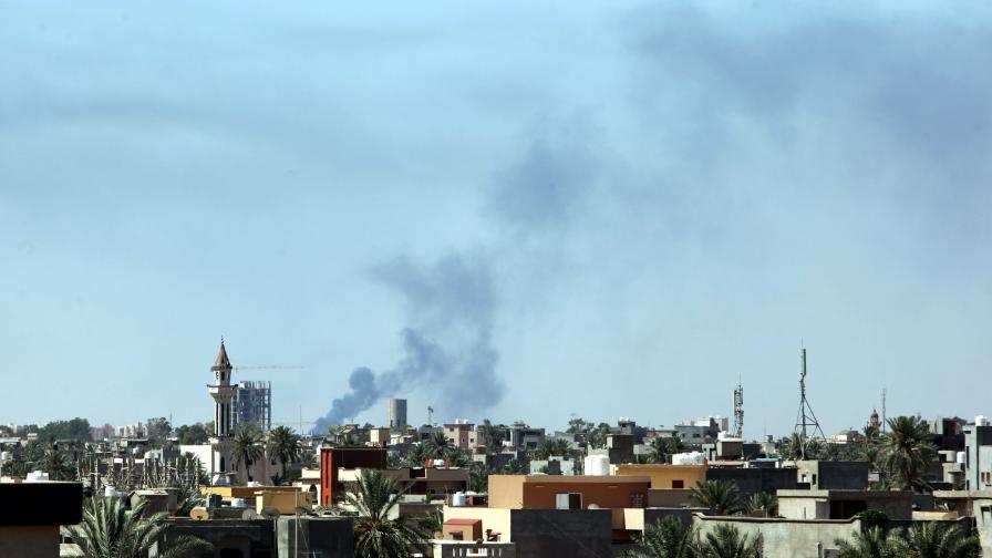 Още държави призовават гражданите си да напуснат Либия