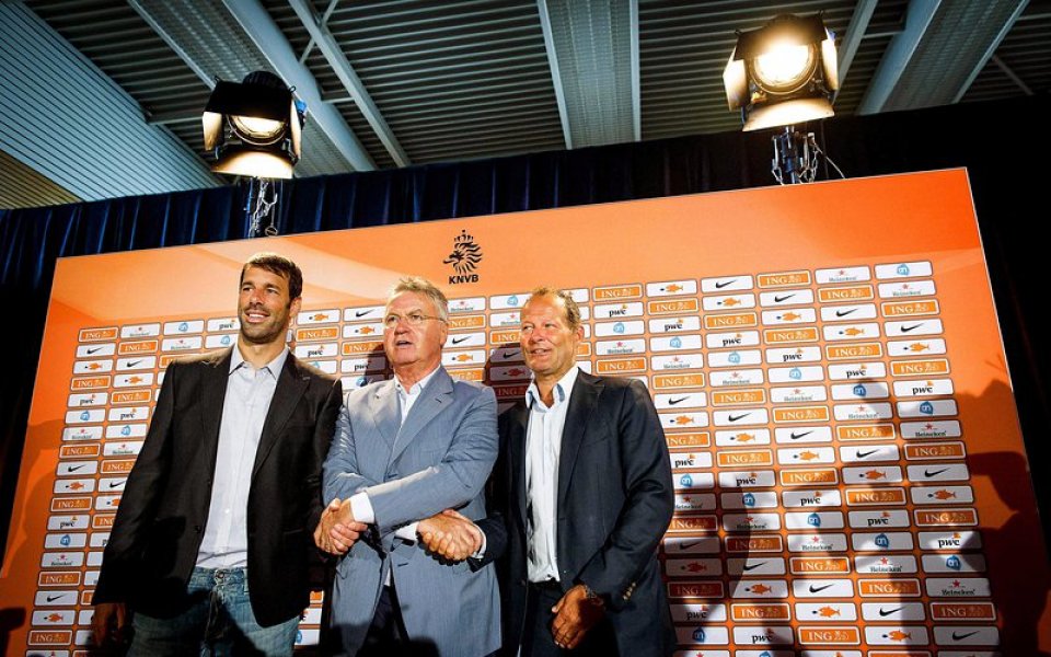 Ван Нистелрой стана помощник на Хидинк в тима на Холандия