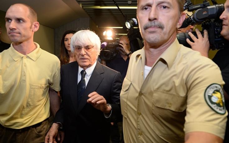 Обвинението прие оферта на Екълстоун, той олеква със 100 милиона