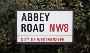 Слагат регулировчик на най-известната пешеходна пътека