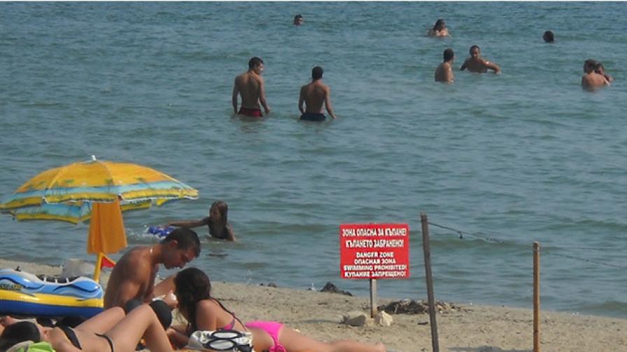 Отмениха забраната за къпане до Офицерския плаж във Варна