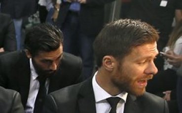 ВИДЕО: Чаби Алонсо не подаде ръка на Мишел Платини