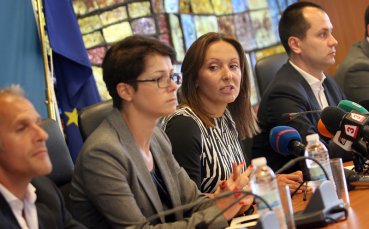 Раданова представи екипа си, но ресурсите били силно ограничени