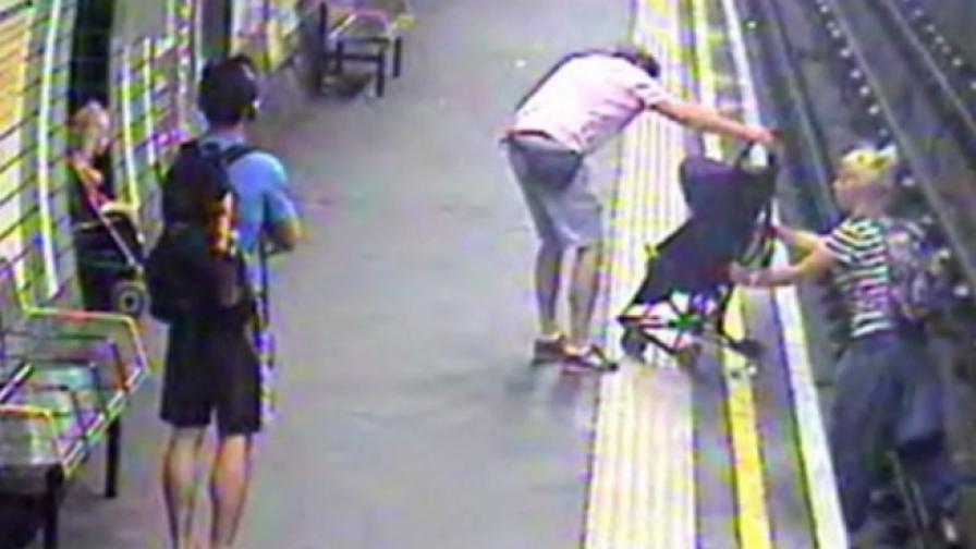 Смела жена спасява бебе в лондонското метро (видео)