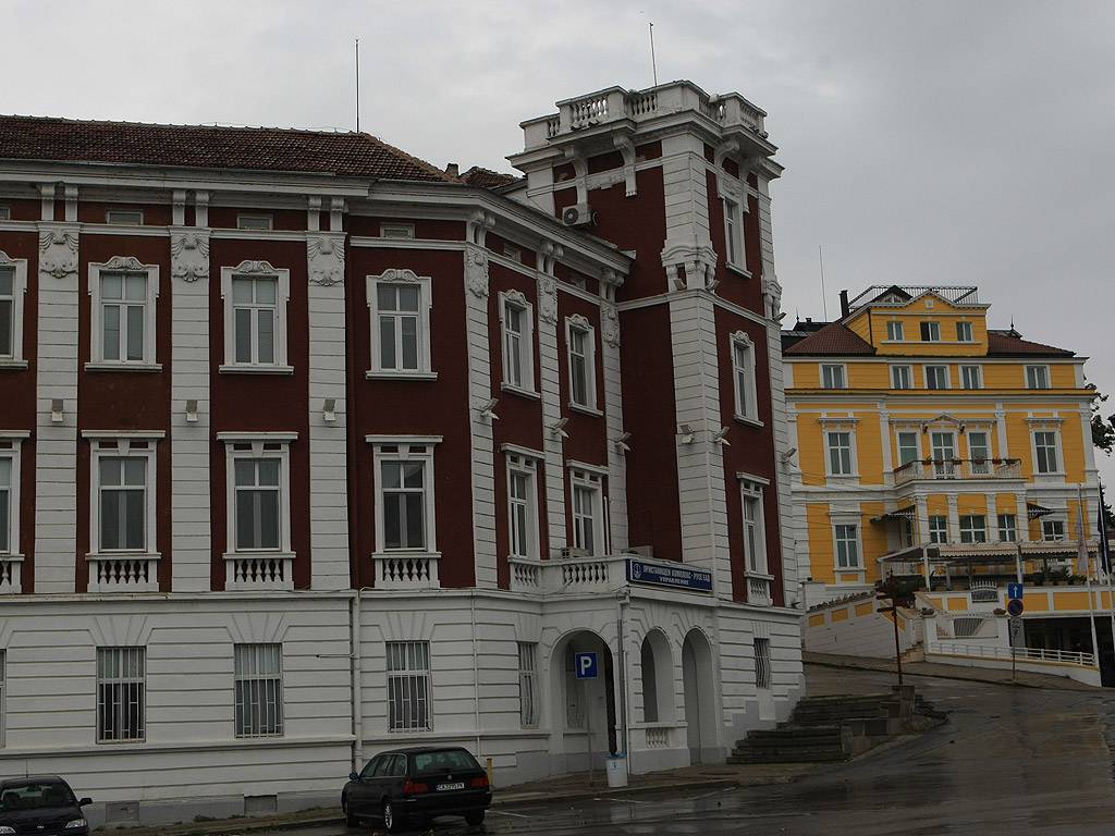 Русе е най-големият български град на река Дунав, най-важният транспортен, логистичен, икономически и културен център за Северна България. Русе е с богато архитектурно наследство - плод на предприемчивия и европейски дух на русенци, привлекли в края на 19 и началото на 20 век видни европейски архитекти и строители за изграждането на градската архитектурна среда. Десетки сгради паметници на културата, днес носят знака Европейско културно наследство.