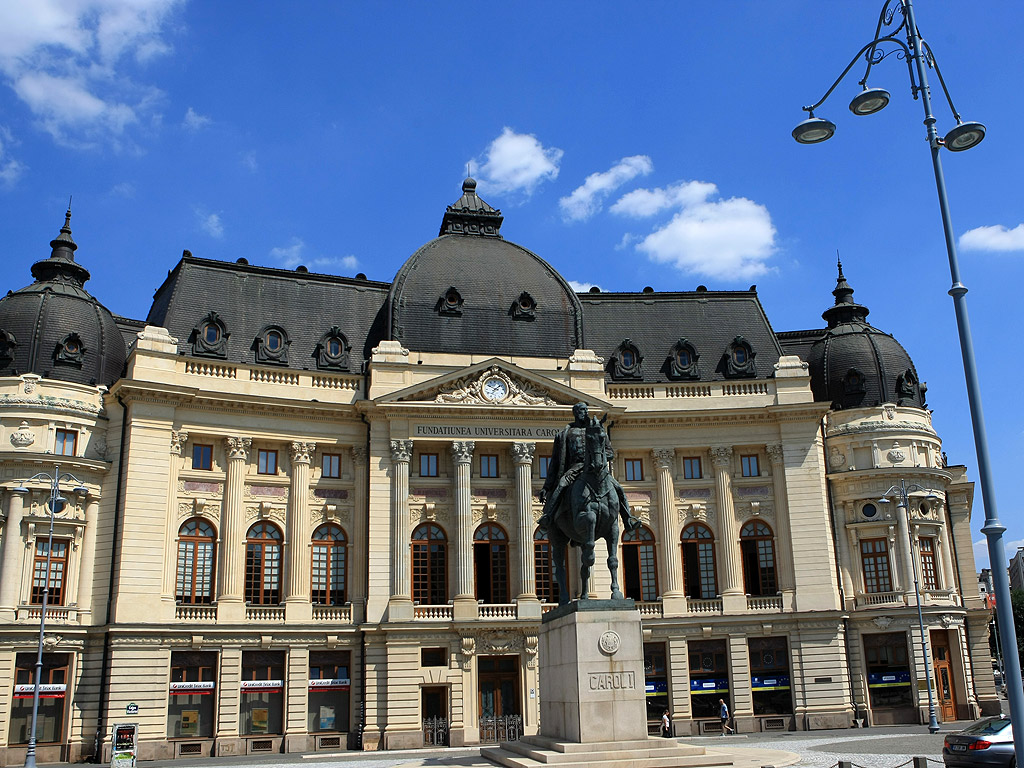 Букурещ е наричан още "Малкият Париж" заради приликата си с френската столица - архитектурата от ХІХ век