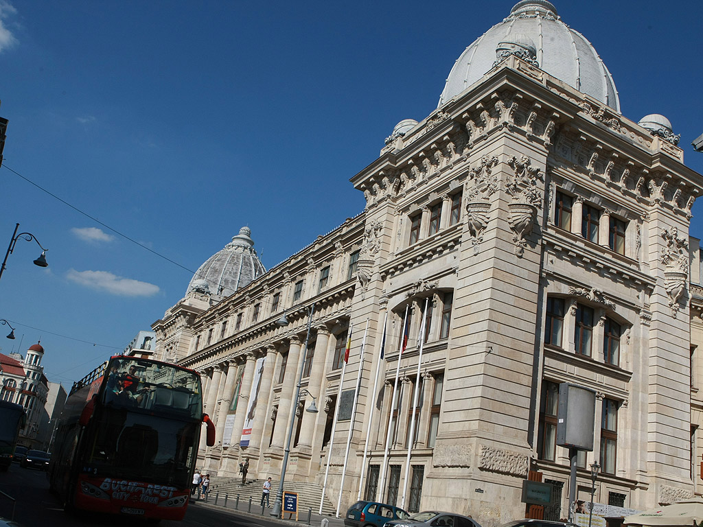 Букурещ е наричан още "Малкият Париж" заради приликата си с френската столица - архитектурата от ХІХ век