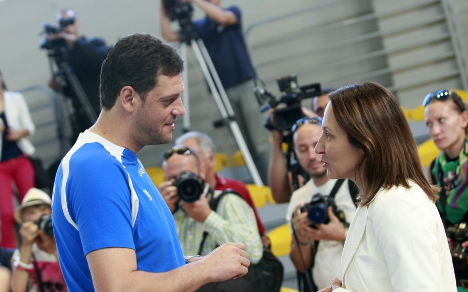 Министър Раданова пожела успех на волейболните ни