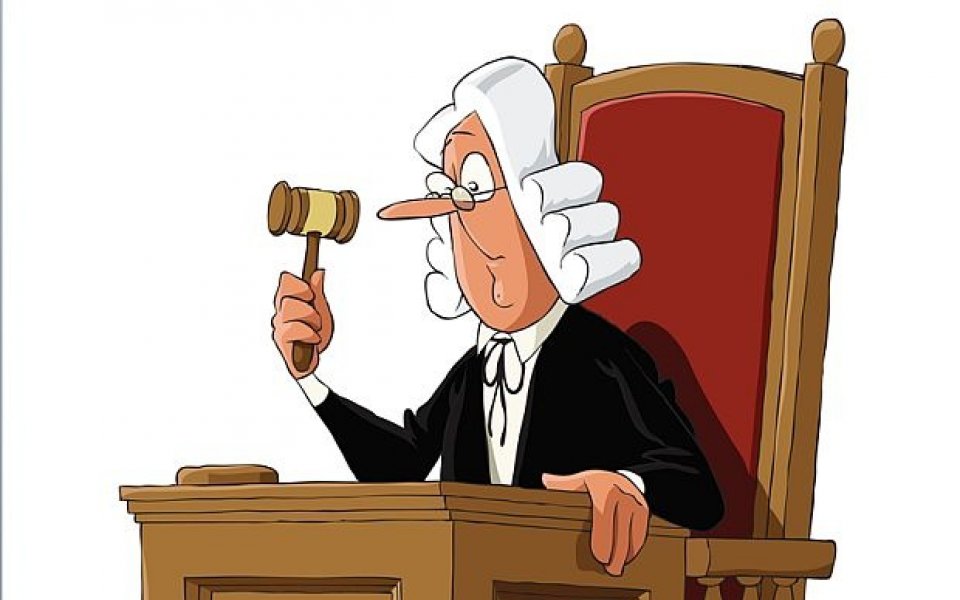 Защо съдиите в някои страни носят перуки?