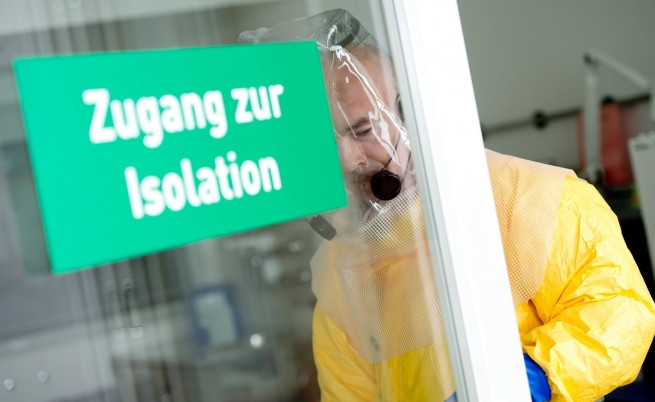 Учени: Ебола мутира бързо