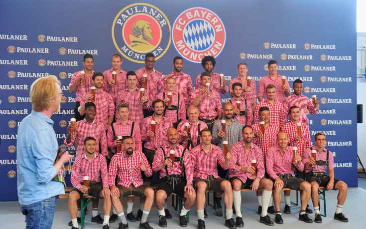 С баварски носии и бира – фотосесия за играчите на Байерн