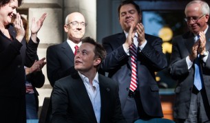 Ийлон Мъск при обявяването на новината