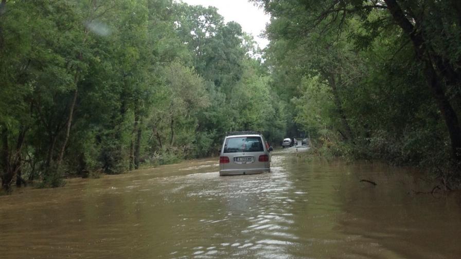 Наводнението на пътя Созопол-Бургас не е от "Маринка"