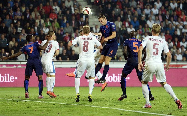 Чехия приспа Холандия в края