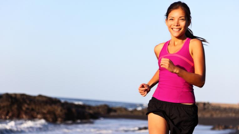 спорт джогинг лека атлетика жена тичане