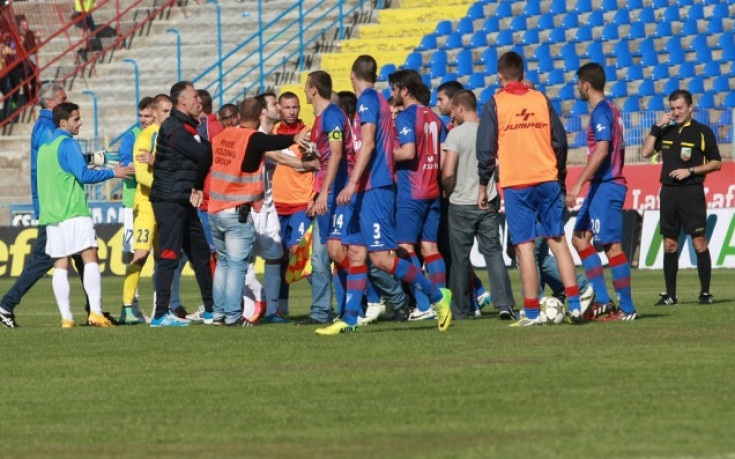 ВИДЕО: Меле между играчите на Левски и Марек