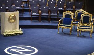 Колко време трябва да се чака за Нобелова награда?