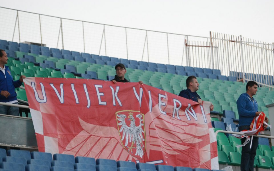 Шумна подкрепа за хърватите на „Васил Левски”