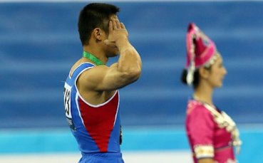 Севернокорейски гимнастик козирува със златния медал