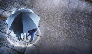 Чадър с невидимо "силово поле" ще ни пази от дъжда