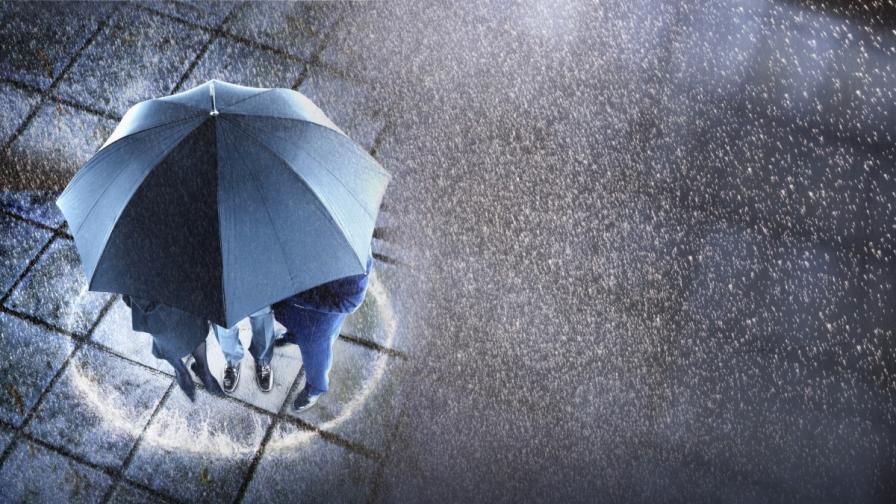 Чадър с невидимо "силово поле" ще ни пази от дъжда