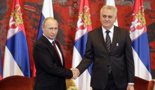 Владимир Путин (л) и Томислав Николич (д)