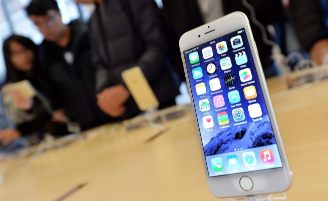 „Епъл“ пусна собствената си платежна система Apple Pay