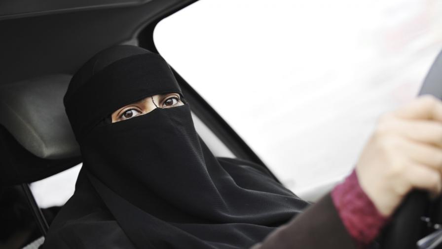Саудитските власти заплашиха да реагират твърдо срещу жени, които шофират