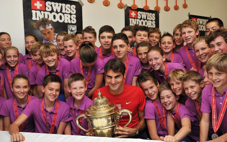 Федерер направи пица парти за подавачите на топки в Базел