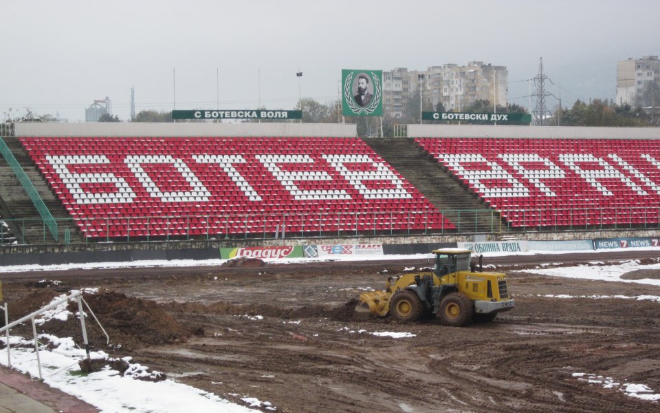 Напредва ремонтът на стадиона във Враца