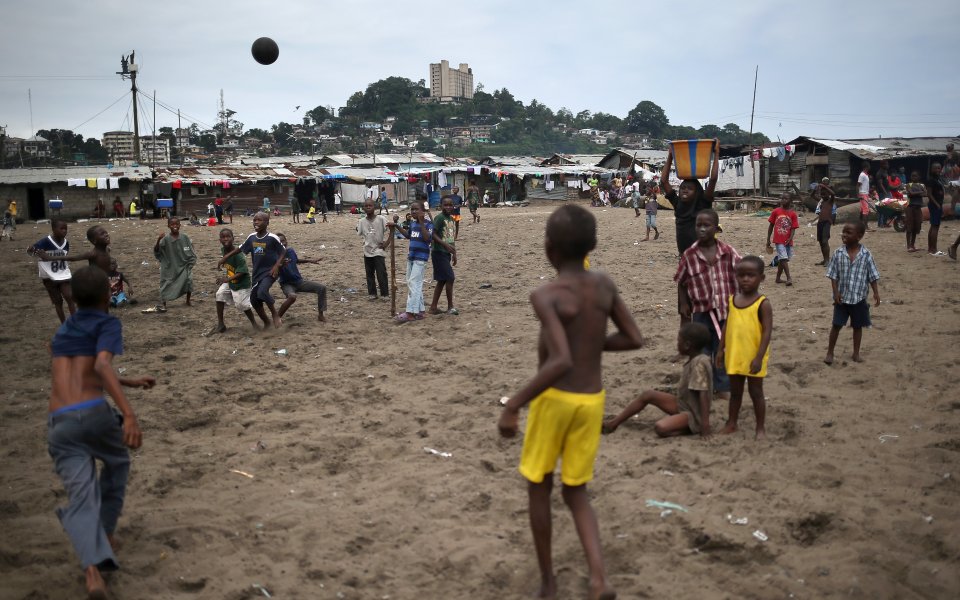 Вирусът Ебола мести мачовете на неутрална територия