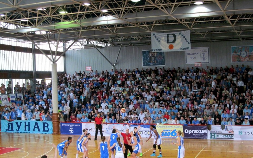 Дунав пусна билетите за мачовете на мъжкия и женския тим