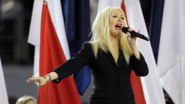 Кристина Агилера по време на злополучното изпълнение на американския химн