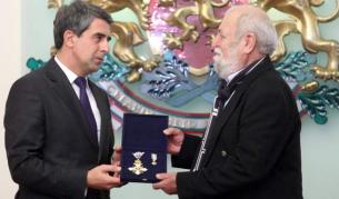 Росен Плевнелиев награди с орден за "Гражданска заслуга" Петър Манолов