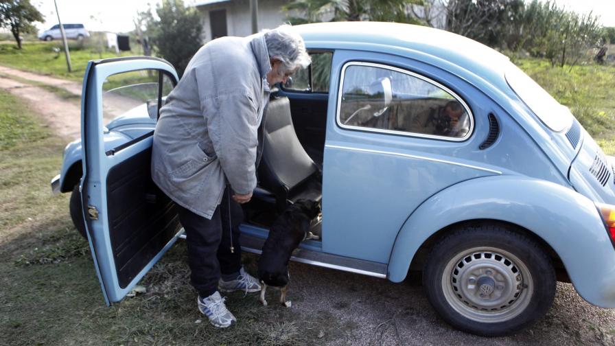 Президентът на Уругвай Хосе Мухика и 27-годишният му автомобил