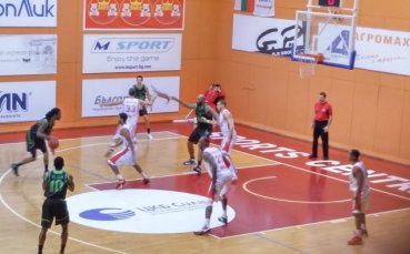 Берое на крачка от сензация срещу Лукойл