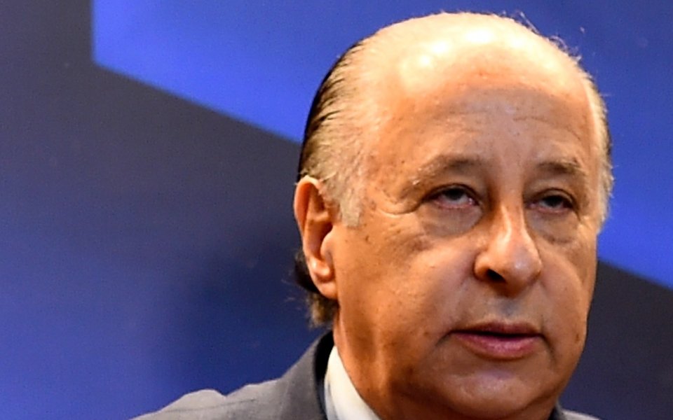 СНИМКИ: Шефът на бразилския футбол си хвана 50 години по-младо гадже