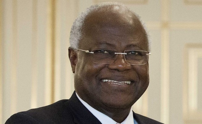 Президентът на Сиера Леоне наказа членове на семейството си заради ебола