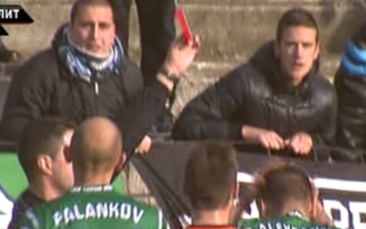 ВИДЕО: Ето защо Сашо Александров получи червен картон в мача срещу Литекс